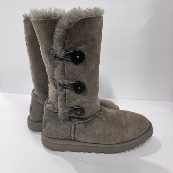 UGG Youth Bailey Button down Boot - Picture 3 of 8